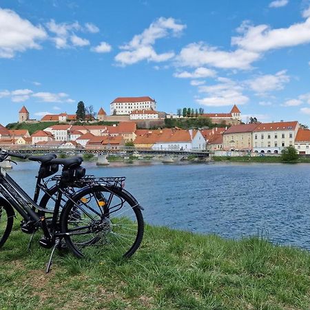 Hotel Pomaranca Птуй Екстер'єр фото