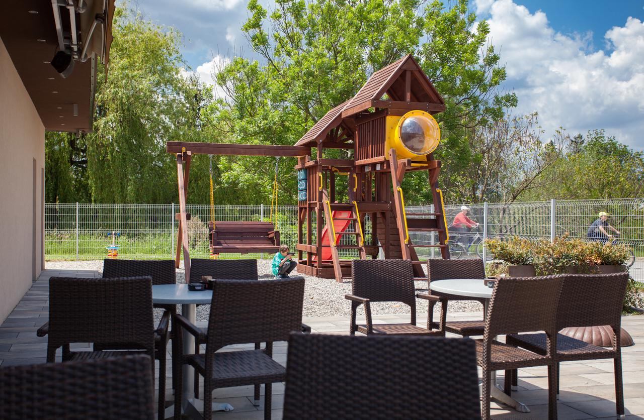 Hotel Pomaranca Птуй Екстер'єр фото